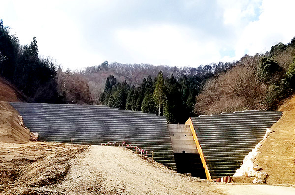 朝根川　災害関連緊急砂防工事　他２件
